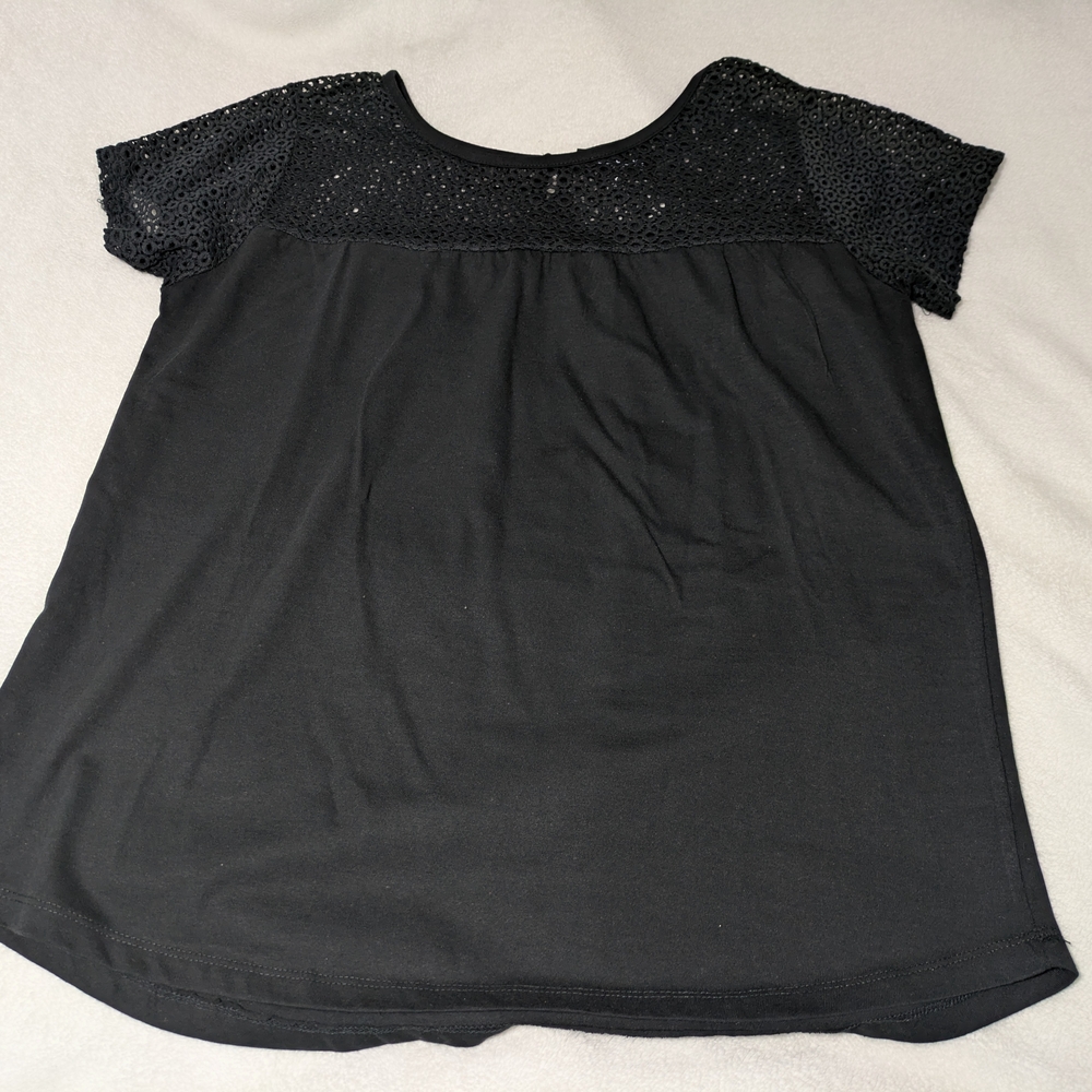 Jaquline Design Studio 1X Black Eyelet Lace Yoke Top Flowy Short Sleeve Blouse